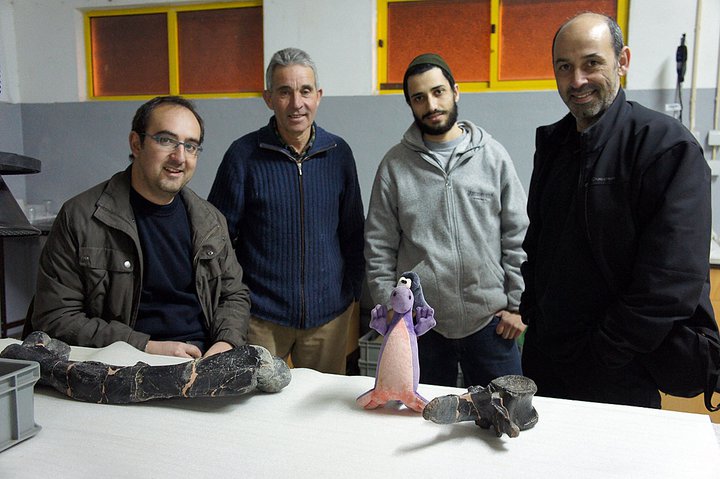 Foto 1 Autores trabajo de investigacin sobre Lourinhasaurus