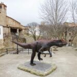 Un allosaurido en el parque de El Castellar