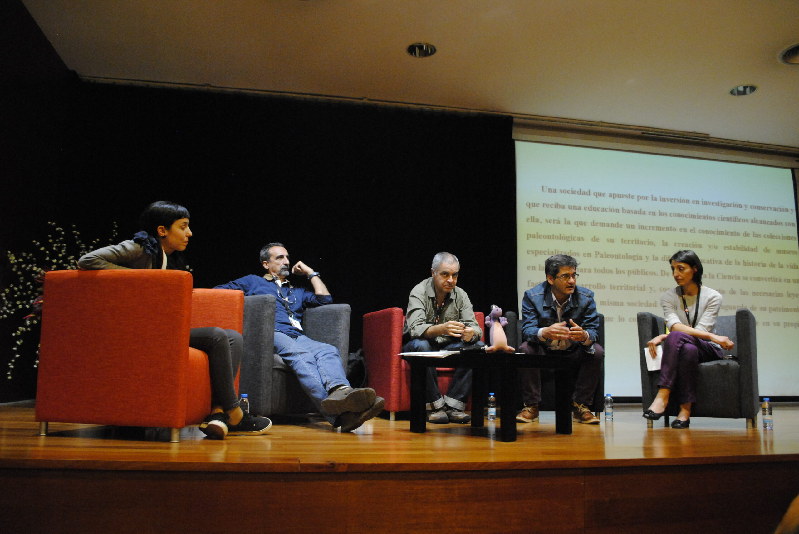 2. Mesa redonda