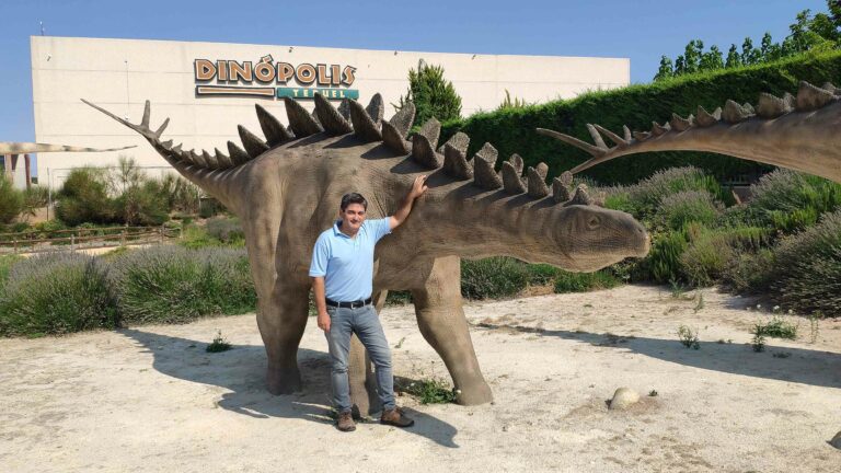 Alberto Cobos director de la Fundación Dinópolis 2