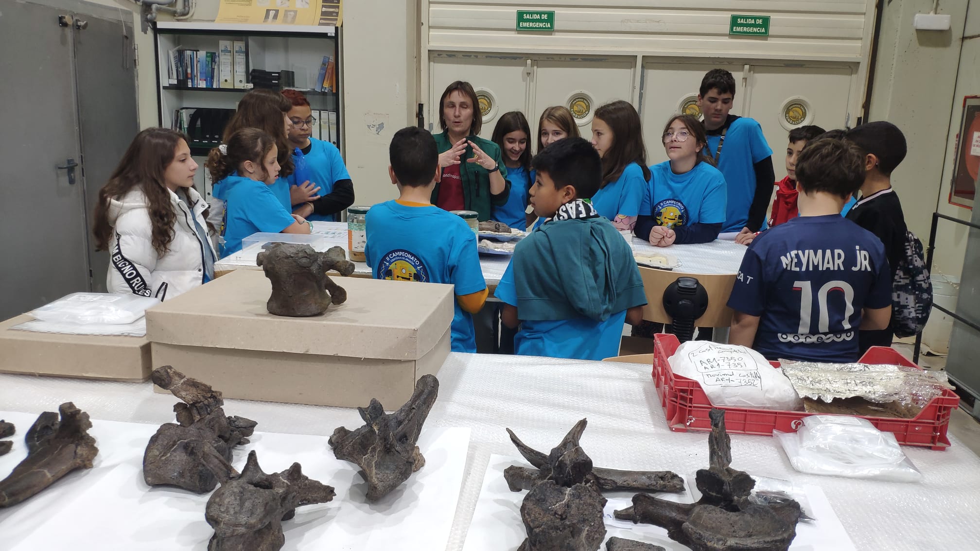 Visita Laboratorio participantes II Campeonato Científico Aragón 04112024 2