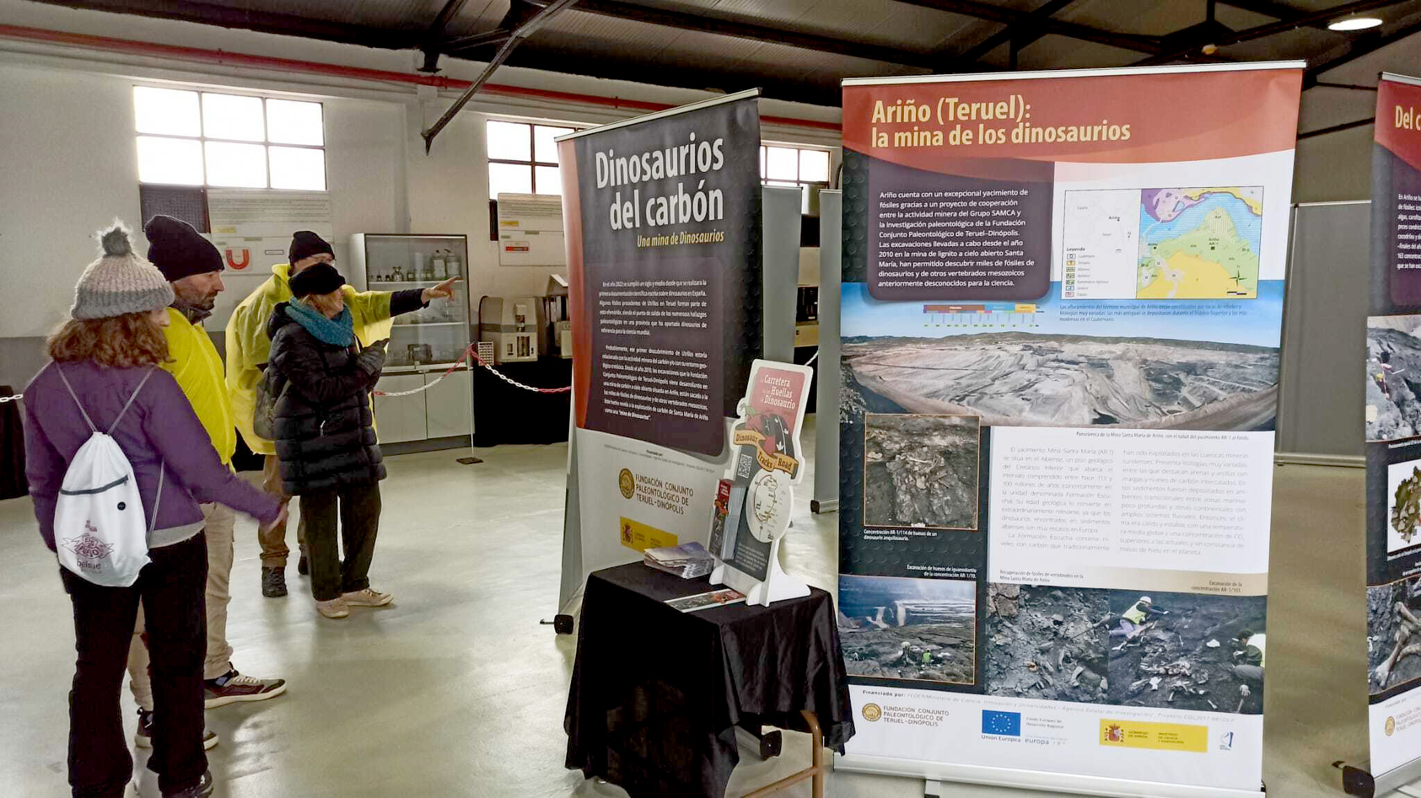 FOTO 1 público visita exposición Museo Minero Andorra