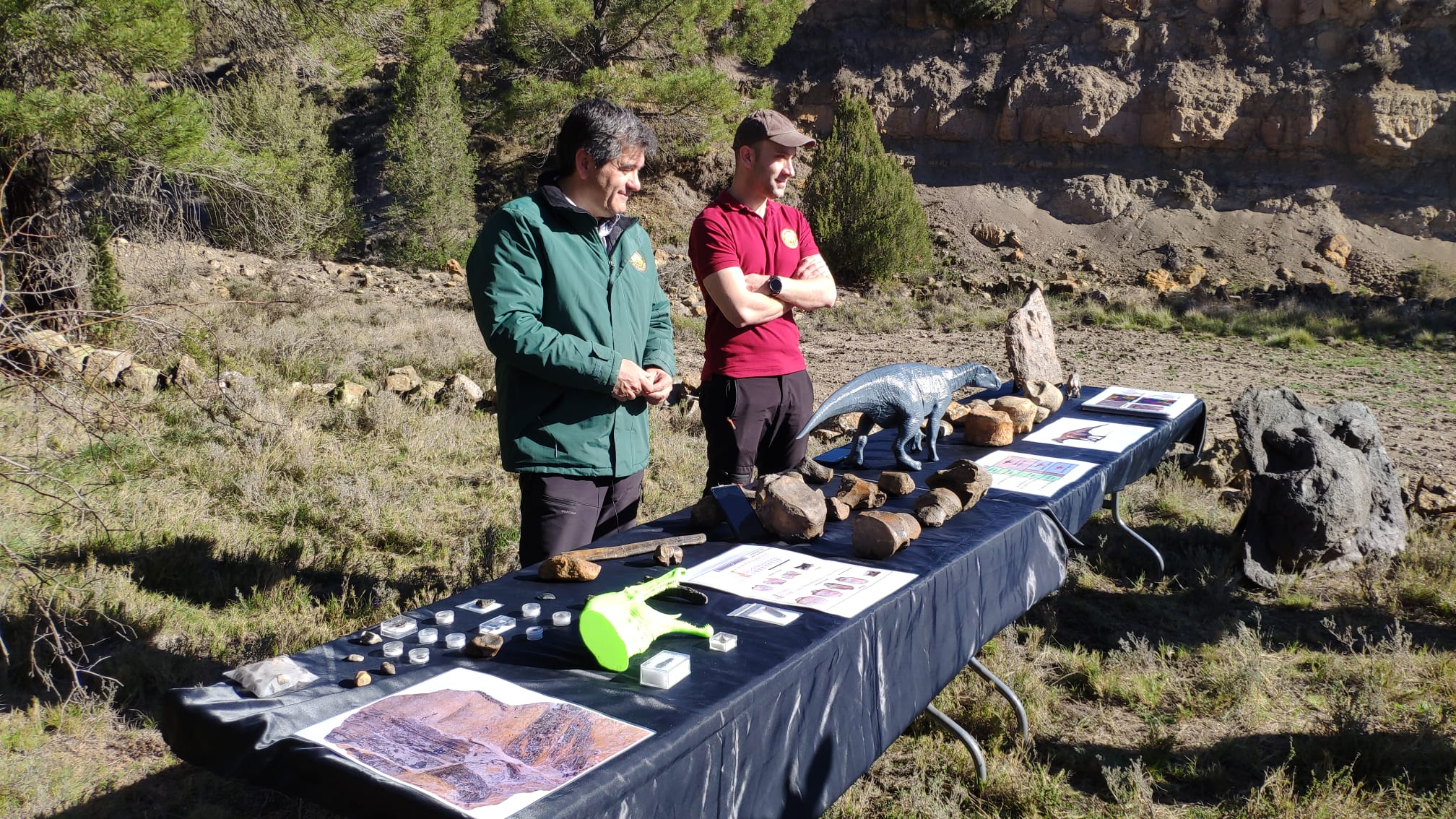 presentación fósiles Iguanodon Cabra de Mora 1