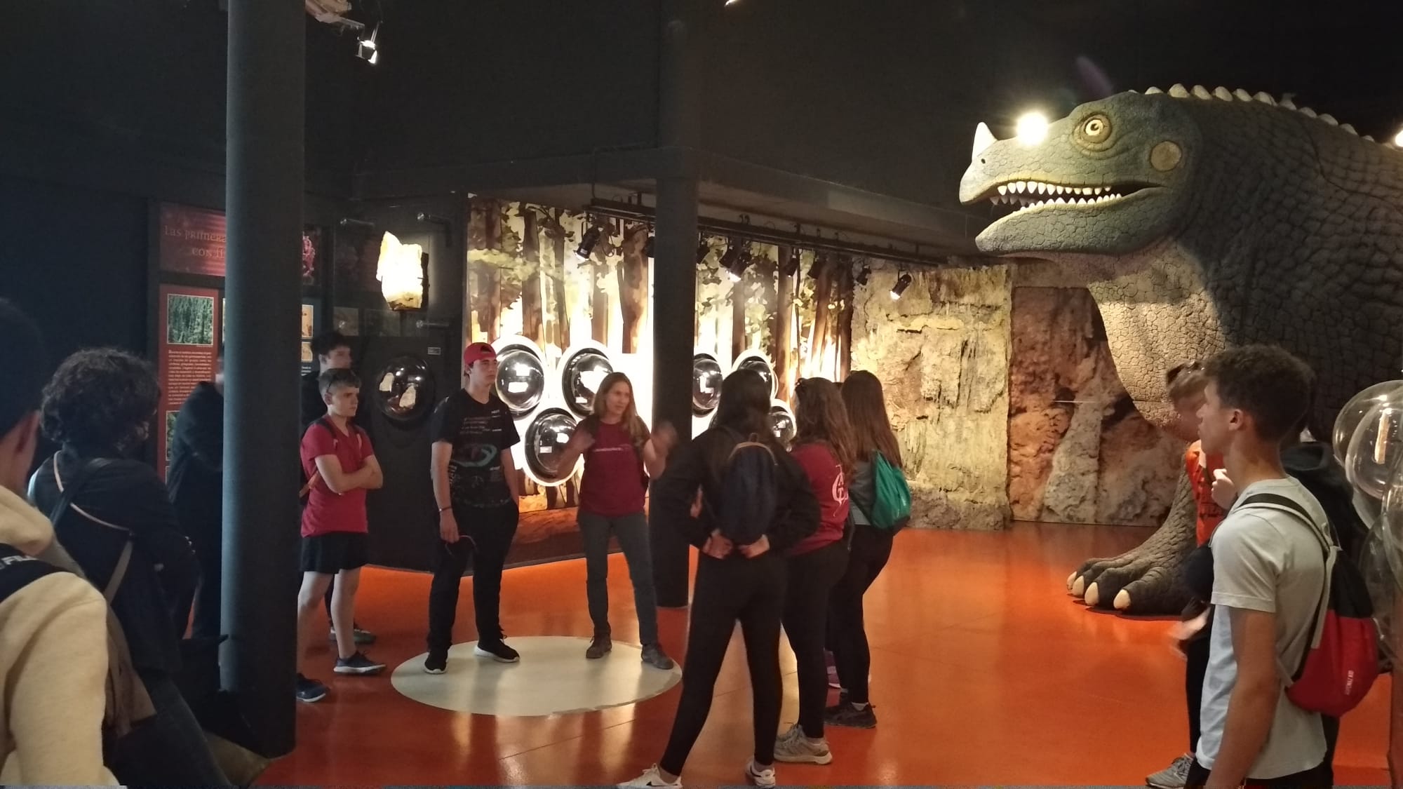 visita jóvenes embajadores Geoparque Bosque Pétreo Dinópolis