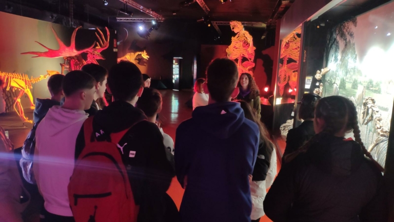 ‘La ciencia deja huella’ y ‘Los grandes depredadores del Mioceno’, actividades de la Fundación Dinópolis para celebrar el Día Internacional de la Mujer y la Niña en la Ciencia